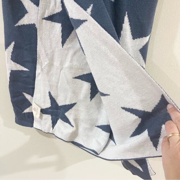 Pink Lemonade Blue Star Patterned Throw Blanket Reversible - Picture 2 of 7